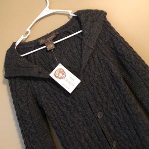 100% wool sweater with hood
